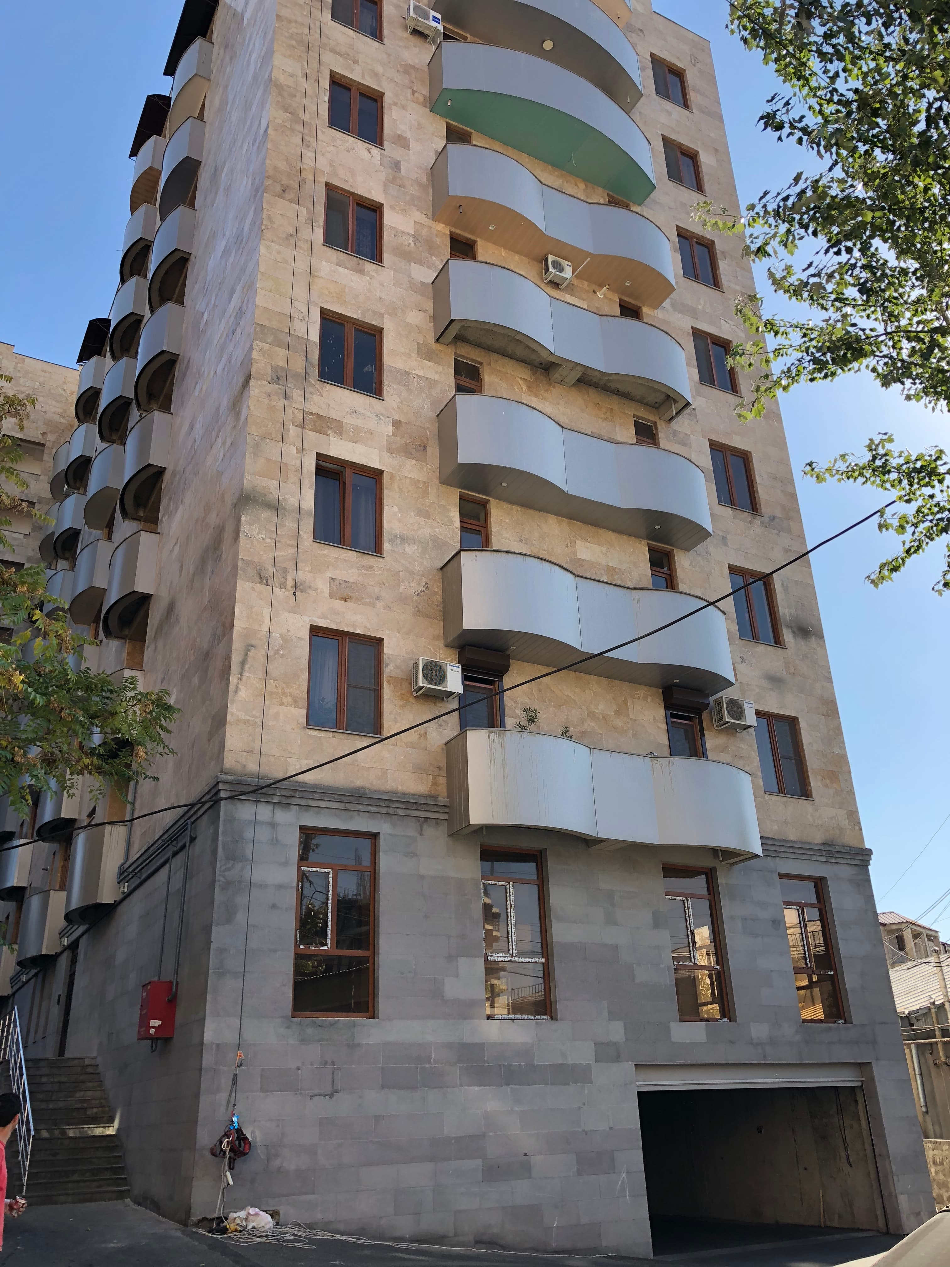 Օրբելի փողոցի բնակելի շենք